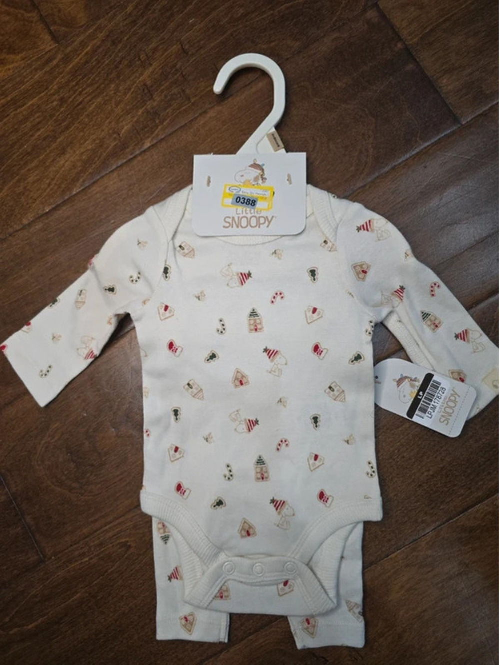 Newborn brand new christmas outfit from snoopy, item, 388G6